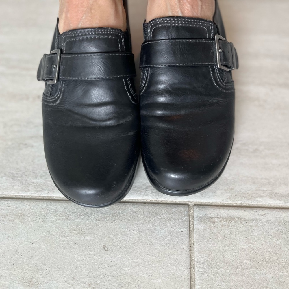 5/$20-Naturalizer clog black